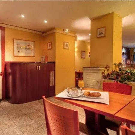 De Opera מלון 2*