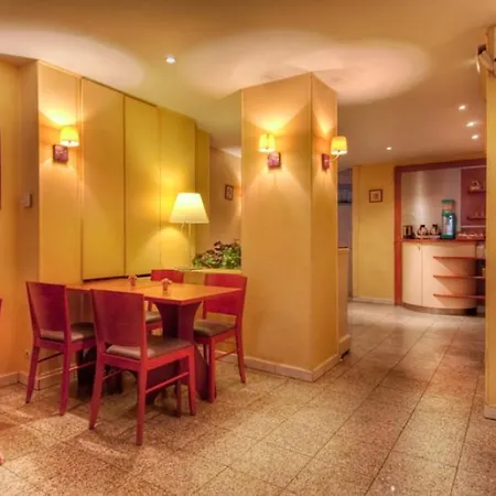Hotel De Opera 2*