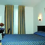 Hotel De Opera 2*
